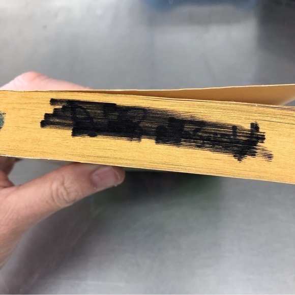 On the Banks of Plum Creek by: Laura Ingalls Wilder, paperback book - Picture 6 of 6